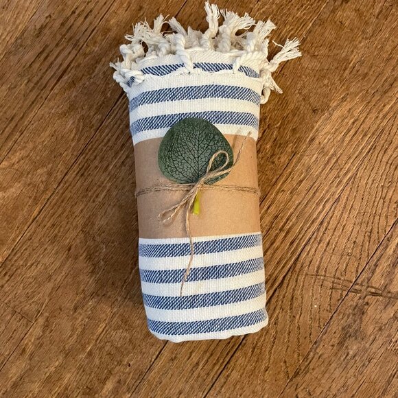 Blue & White Wrap/Scarf -100% Cotton - Picture 2 of 7